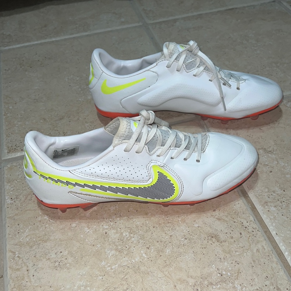 Nike Tiempo